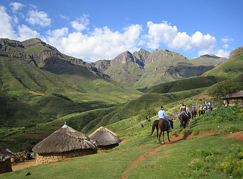 ليسوتو احدى دول افريقيا الجنوبية  Lesotho%20Pony%20Trek