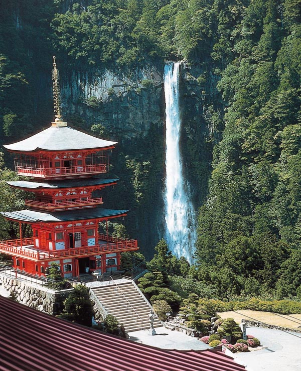 Parodyk man - Page 2 Nachi_waterfall_wakayama_pref_japan_photo_wakayama_pref_jnto