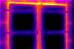 Sciage mixte bois/alu sur des fenêtres bois rénovées en fenêtres aluminium Archi-vision-thermographie-infrarouge-infiltration-01