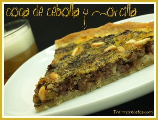 COCA DE CEBOLLA, MORCILLA Y PIÑONES Coca_cebolla_morcilla