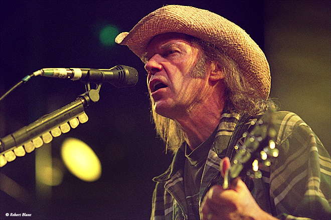 Tus fotos favoritas de los dioses del rock, o algo - Página 12 Neil-young