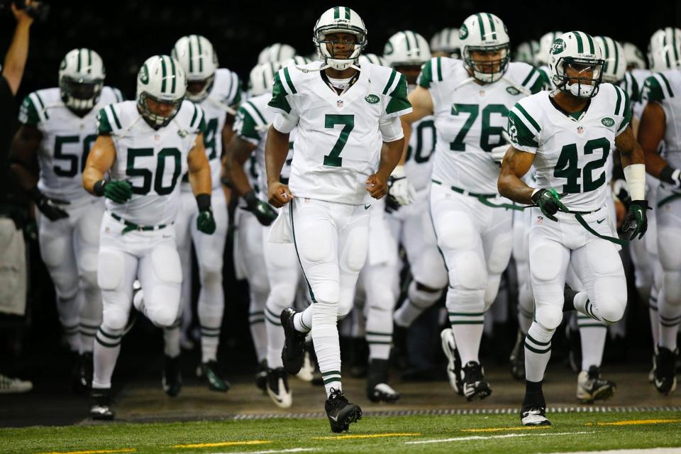 Week 1 : Raiders at Jets 1PM EST Geno-Smith-New-York-Jets-Tunnel-2013-Preseason