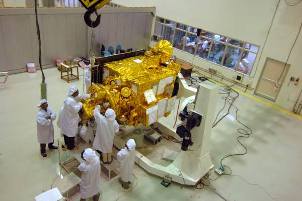 الهند تطلق مسبارا فضائيا نحو القمر Chandrayaan01_1