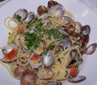 BUONGIORNO FORUM!!!!  Saluti lampo - Pagina 7 Spaghetti-alle-Vongole-Carmine