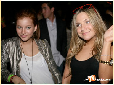 Des photos des actrices hors Degrassi qui sont sympas! Degrassiparty3