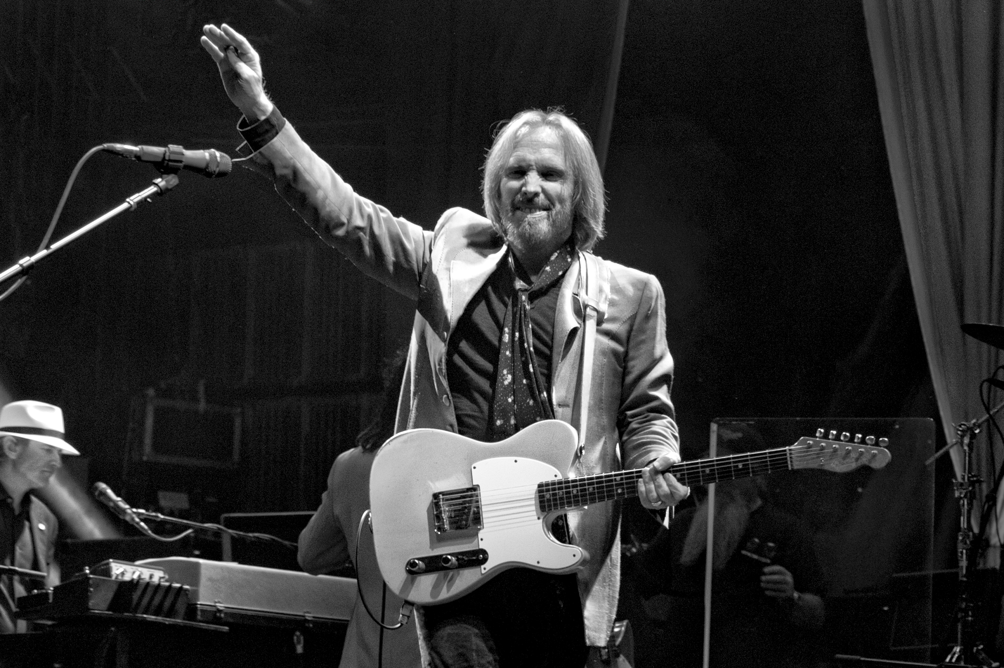 Tus fotos favoritas de los dioses del rock, o algo - Página 12 TOM-PETTY_42