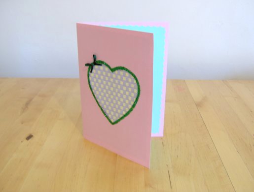 أشغال يدوية بالمقص والورق تهبل صور أفكار كتير Paper-weaving-greetings-card-project-8