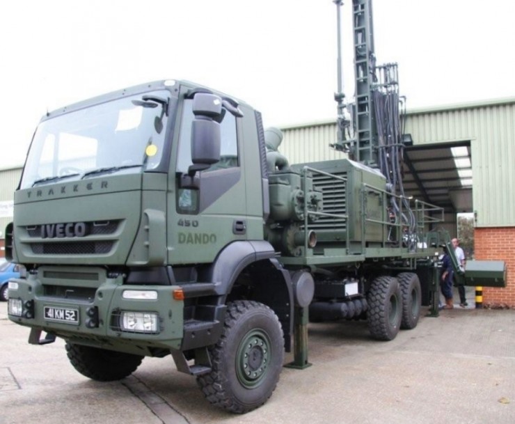 veicoli militari  genio militare veicoli speciali Dando-Watertec-12.8-Truck-Mounted-Well-Driller-TMWD-01-740x609