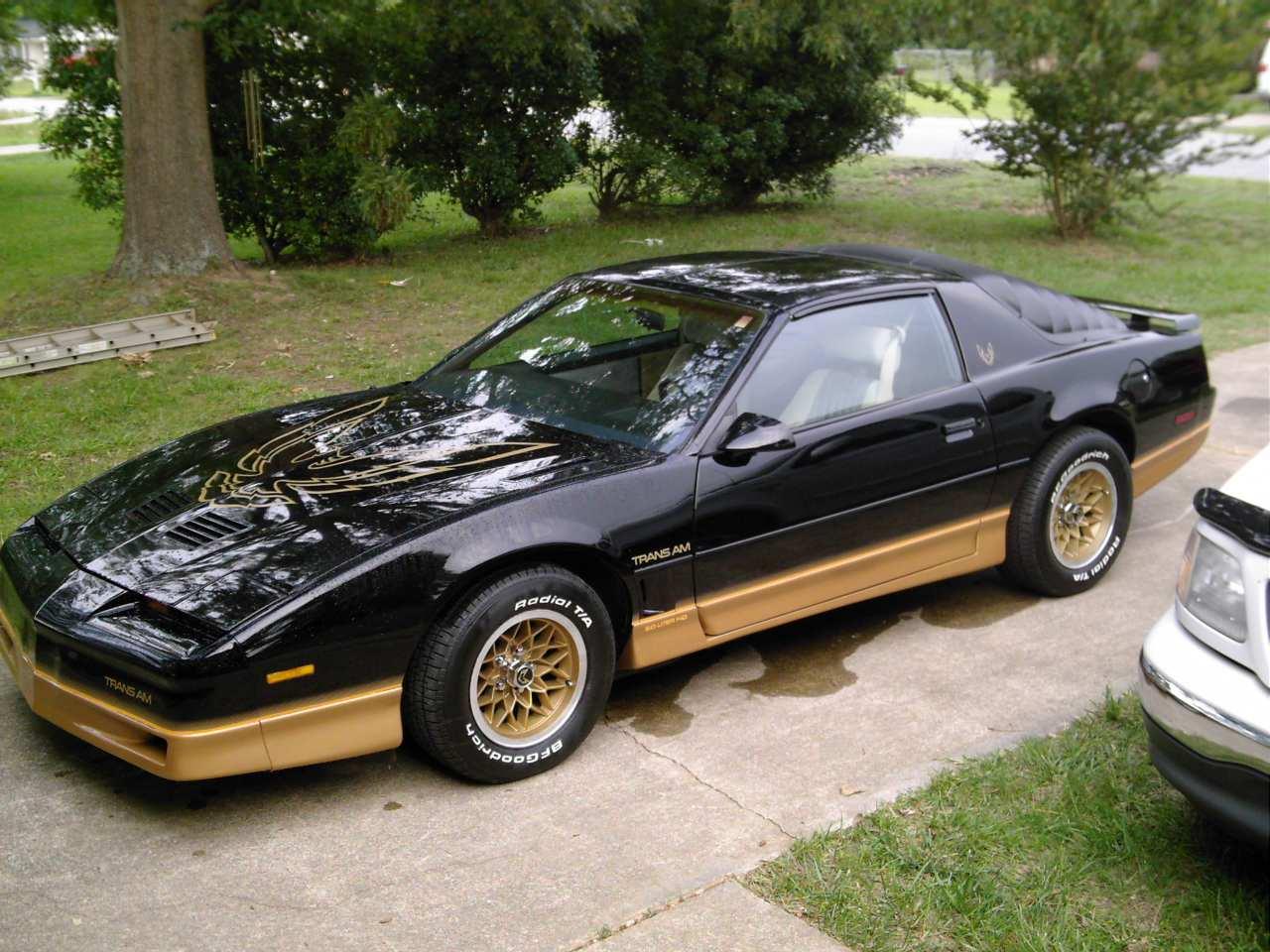 Fardando... ¿que coche te comprarias? Banditrw1985PontiacTransAm