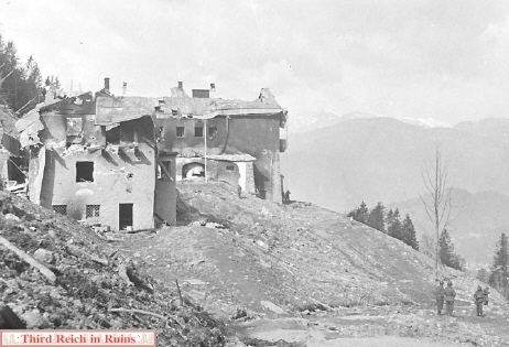 مخبأ أدولف هتلر في الجبال ومنطقة أوبرسالزبيرج .. سلسلة صور Obersalzberg Nazi Complex Bormanntree1945d