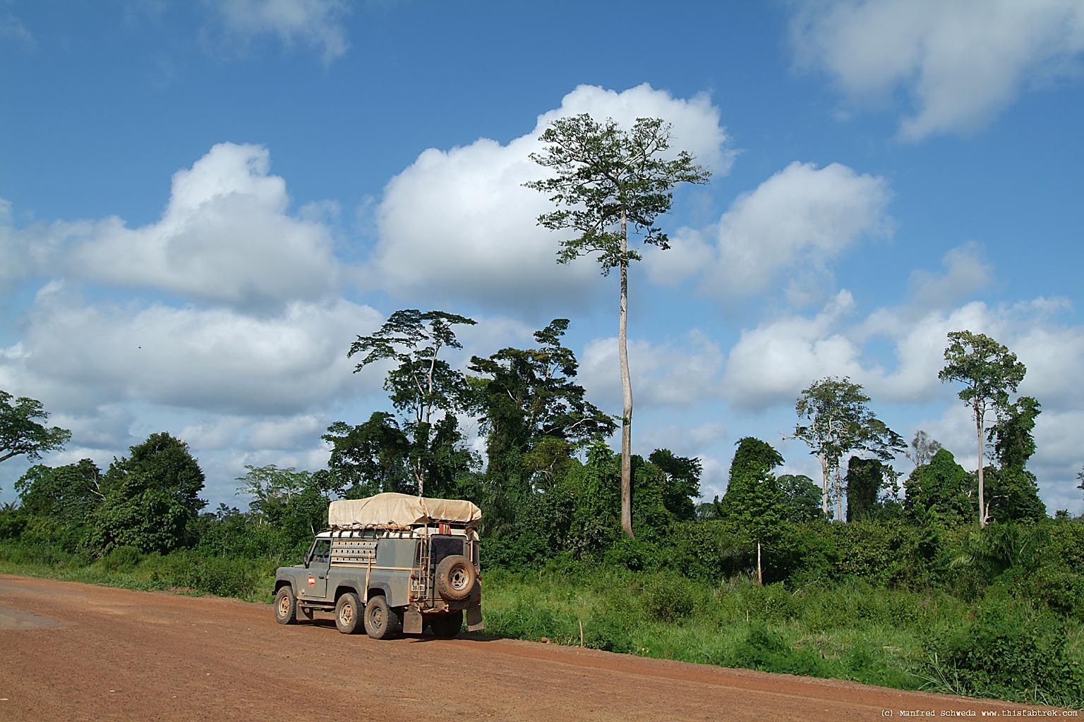 رحلة الى ساحل العــــاج دولة في غرب افريقي Cote-d-ivoire-no-trees-land-rover-4