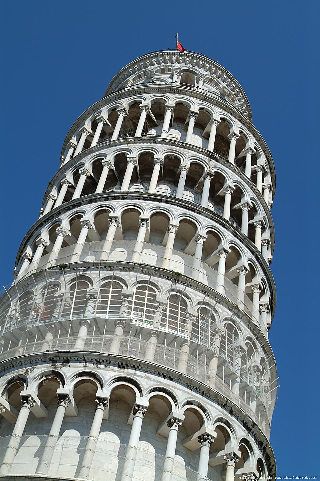 برج بيزا المائل بايطاليا Pisa-leaning-tower-4