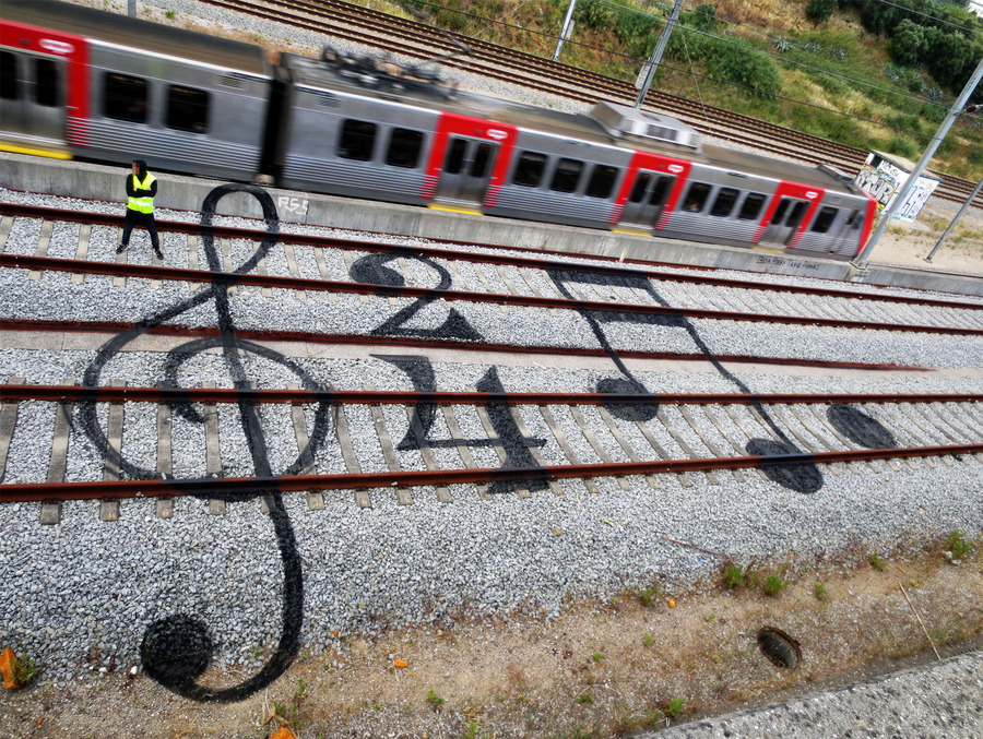 Someone  imagined it ... I like what he did  - Page 5 Artur-Bordalo-1