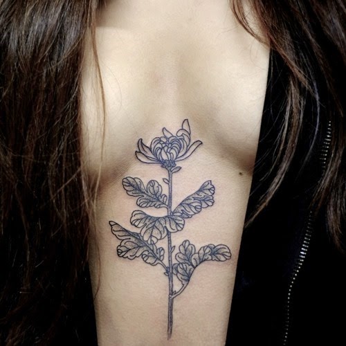 Τα 75 πιο εντυπωσιακά τατουάζ για κορίτσια Chest-tattoos-for-girls