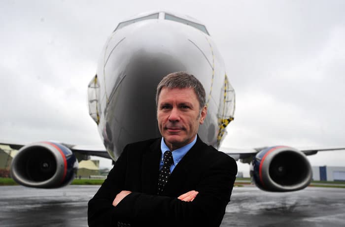 Ο τραγουδιστής Μπρους Ντίκινσον των Iron Maiden έγινε πιλότος της Air Djibouti! Upl55c10d7e78124