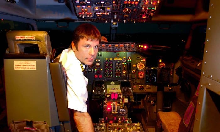 Ο τραγουδιστής Μπρους Ντίκινσον των Iron Maiden έγινε πιλότος της Air Djibouti! Upl55c10d9aea955
