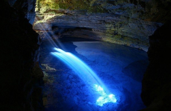 Thăm hồ nước Thần tiên "xanh lét" nằm trong hang động. Tham-ho-nuoc-than-tien-xanh-let-nam-trong-hang-dong-image3
