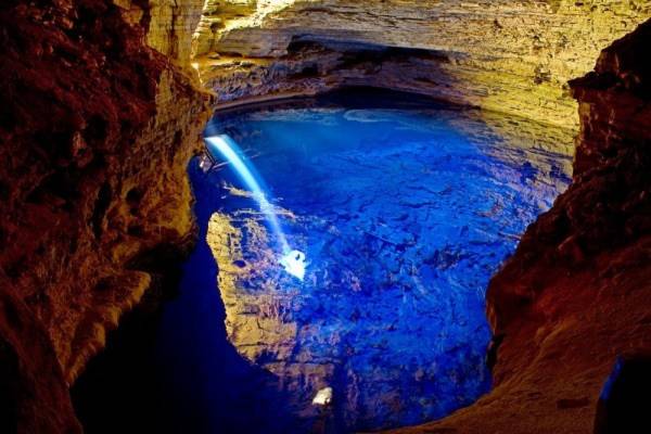 Thăm hồ nước Thần tiên "xanh lét" nằm trong hang động. Tham-ho-nuoc-than-tien-xanh-let-nam-trong-hang-dong-image6