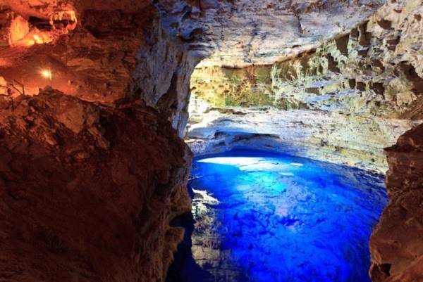 Thăm hồ nước Thần tiên "xanh lét" nằm trong hang động. Tham-ho-nuoc-than-tien-xanh-let-nam-trong-hang-dong-image8