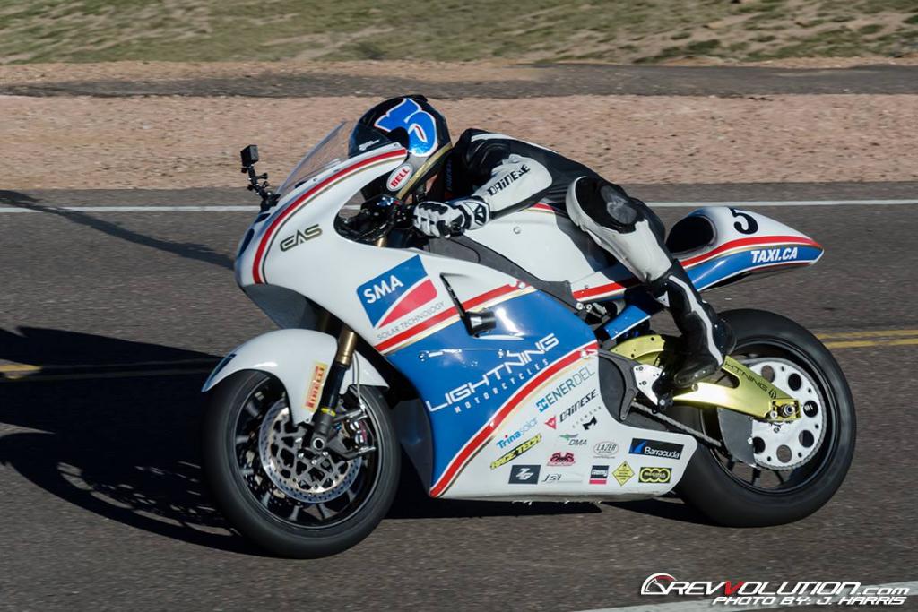 Histórica victoria de una moto eléctrica en el Pikes Peak 2013 33167-carlin-dunne-pikes-peak-2013%20(2)