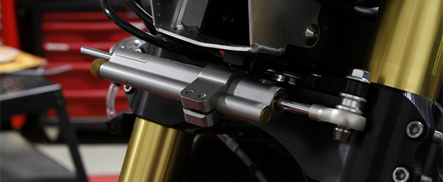 Defecto de fabricación en amortiguadores Öhlins para BMW S1000RR y R1200 R Amortiguador-direccion-ohlins-s1000rr-c