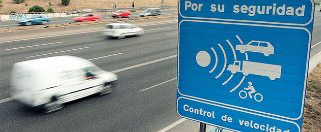 La DGT no aplica correctamente los márgenes de error en sus radares Cartel-radar-c(1)