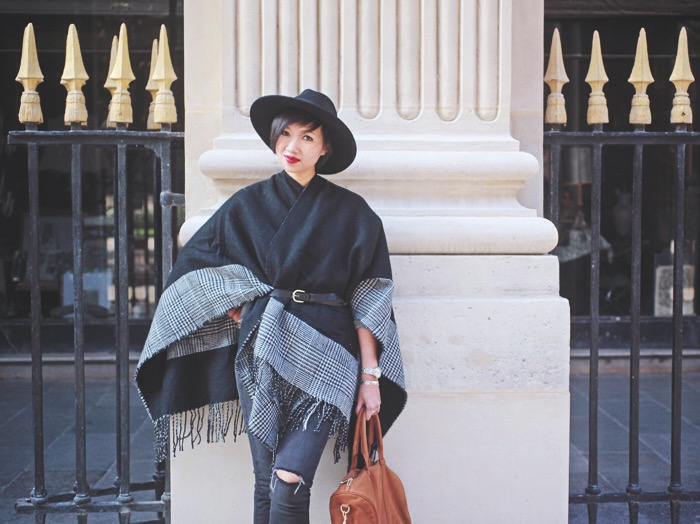 J'hallucine (boulot) - Page 2 Poncho_cape_pieces_sac_nola_camel_sezane_catarzi_asos_hat_blog_mode