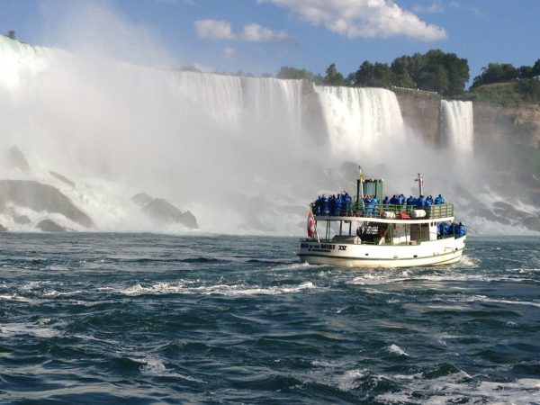 Nijagarini vodopadi - voda koja grmi - Page 2 Niagara-Falls1-600x450