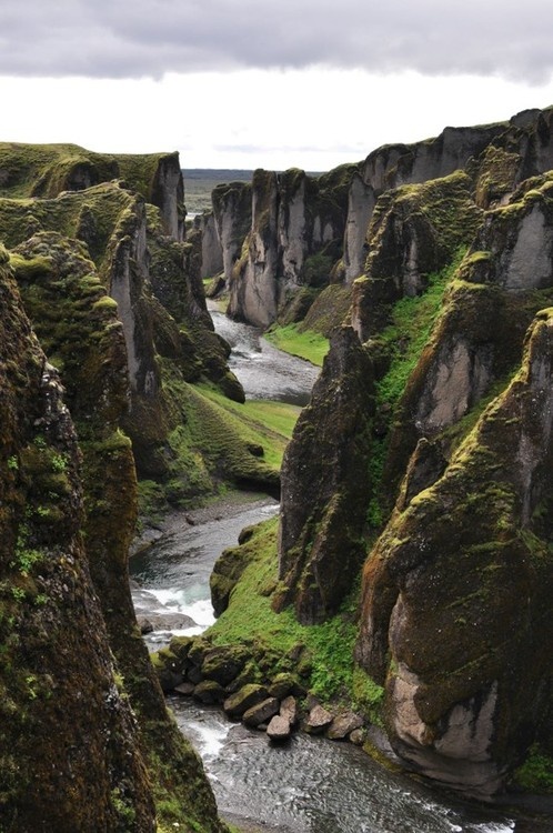 Ο γύρος του κόσμου σε... 40  φωτογραφίες River-Canyon-Fjadrargljufur-Iceland