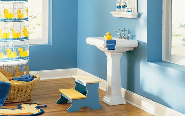  حمامات لأطفالك Fun-bathroom-design-with-a-yellow-rubber-duck-theme-e1398201821512