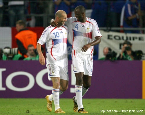 [Jeu] Suite de photos chiffrés - Page 5 2009-11-05-zidane-vieira