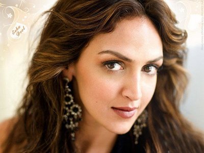  FACES  From Film Industries...... - Page 6 Esha-Deol_1