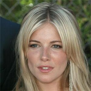 أبطال الثلاثية الأمريكية للمخرج الجزائري رشيد بوشار  Sienna-Miller3