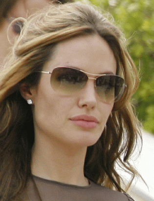 أنجيليــنا جــولي: أمومــتي أهــم مـن الفـن Angelina_jolie_0