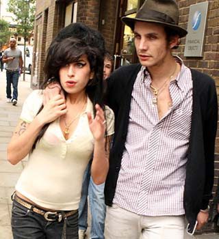 VIP - Faqe 10 Amy-Winehouse-hubby-Blake