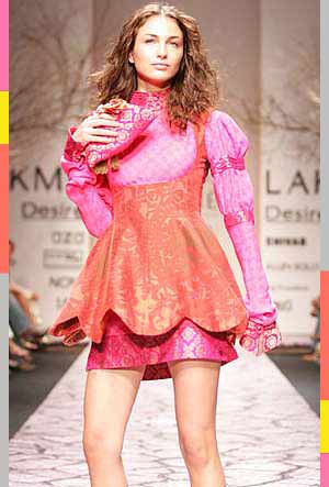  *ازياء* جنااااااااان Lakme-Fashion-Week2