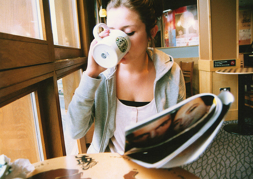 CAFETERÍA para todos - Página 18 Cafe-coffee-cup-girl