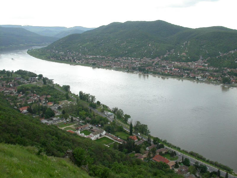 Lista del Patrimonio Mundial. - Página 5 20040514_1_danube_from_visegrad_castle