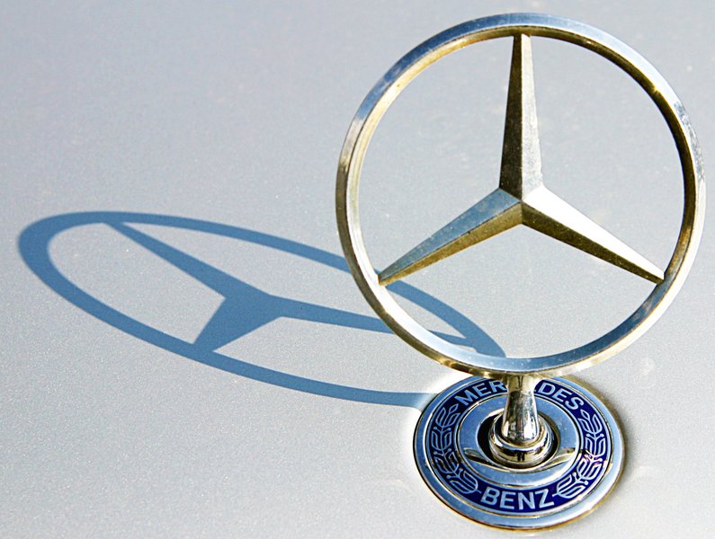 Istorija automobilskih logotipa Mercedes_benz