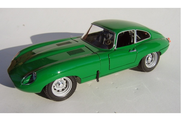 1/18 Green Jaguar E-Type racing mod 18_slideshow