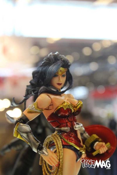 [Square Enix] Play Arts Kai DC Universe - DC Comics Variant Wonder Woman - Página 2 Squareenix-japanexpo2013-101