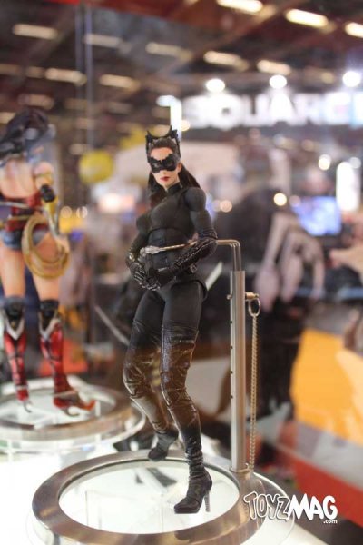 [Square Enix] Play Arts Kai DC Universe - TDK Trilogy Batman - Joker and Catwoman - Página 4 Squareenix-japanexpo2013-104