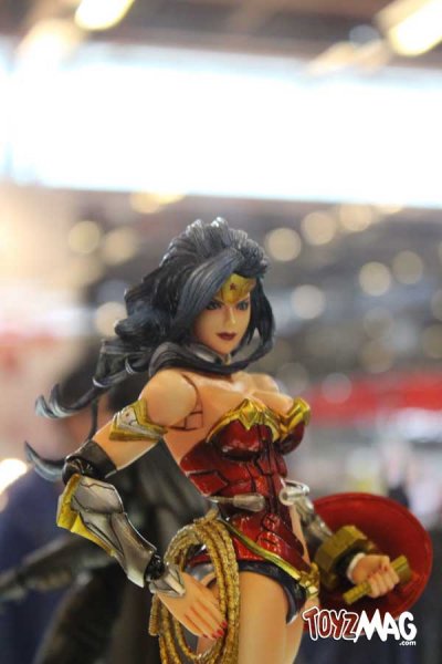 [Square Enix] Play Arts Kai DC Universe - DC Comics Variant Wonder Woman - Página 2 Squareenix-japanexpo2013-99