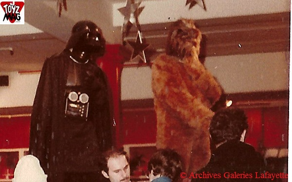 Vintage Pic of 1:1 Darth Vador in Macy's D%C3%A9tail_HD_2