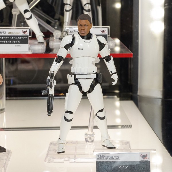 STAR WARS S.H.Figuarts - FN-2187 - The Force Awakens RA18-600x600