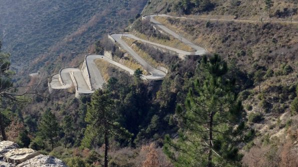 Les K1600 et les épingles Cycling-tour-french-riviera-col-de-braus-mountains-2-595x335