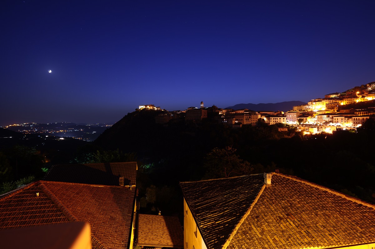 Time Lapse : Coucher de Lune sur la ville de Cicéron SDIM6948