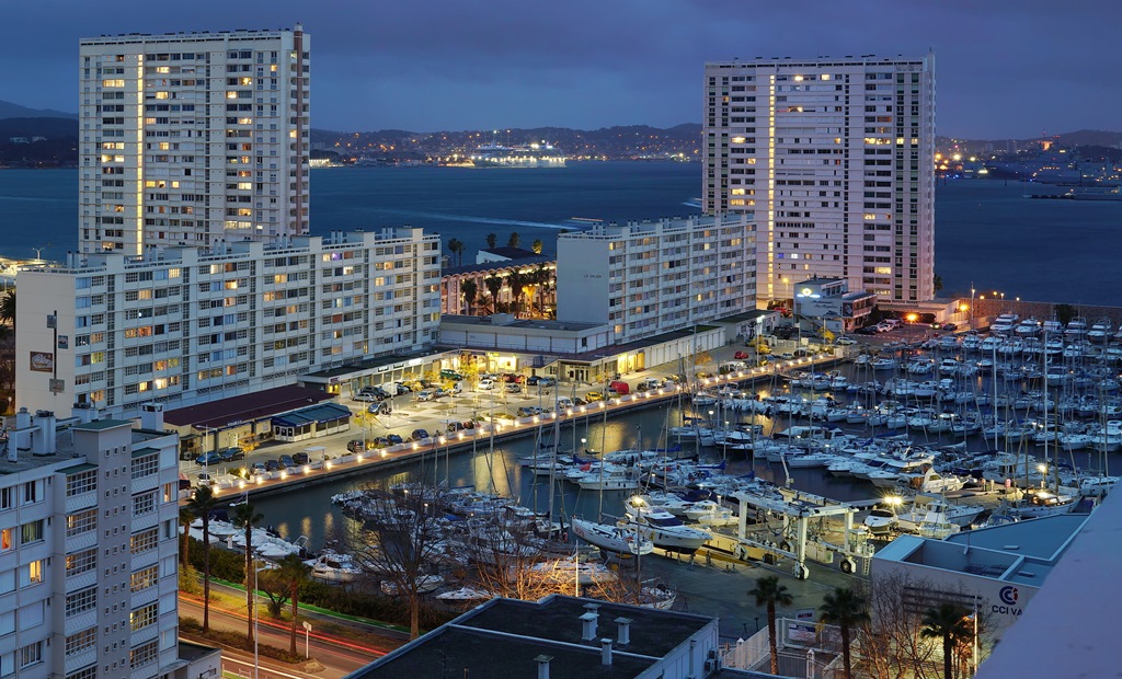 Le petit port un peu après l'heure bleue RDIM0158