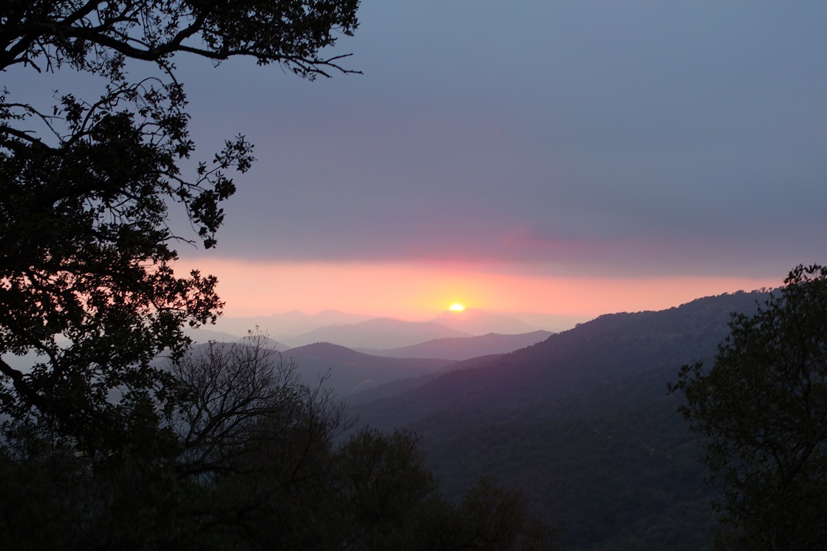 17h42 coucher de soleil sur les "montagnes" varoises SDIM7557