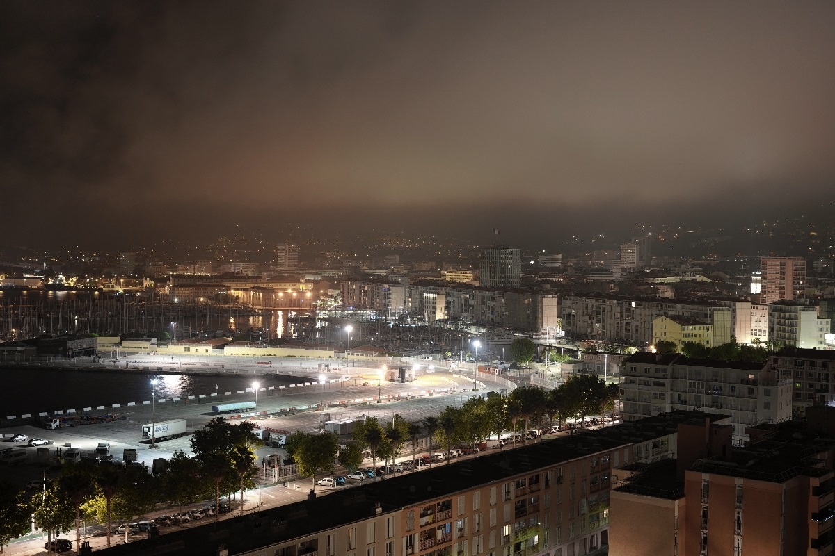 vue sur le port de Toulon + Ajout de l'autre côté  SDIM0259